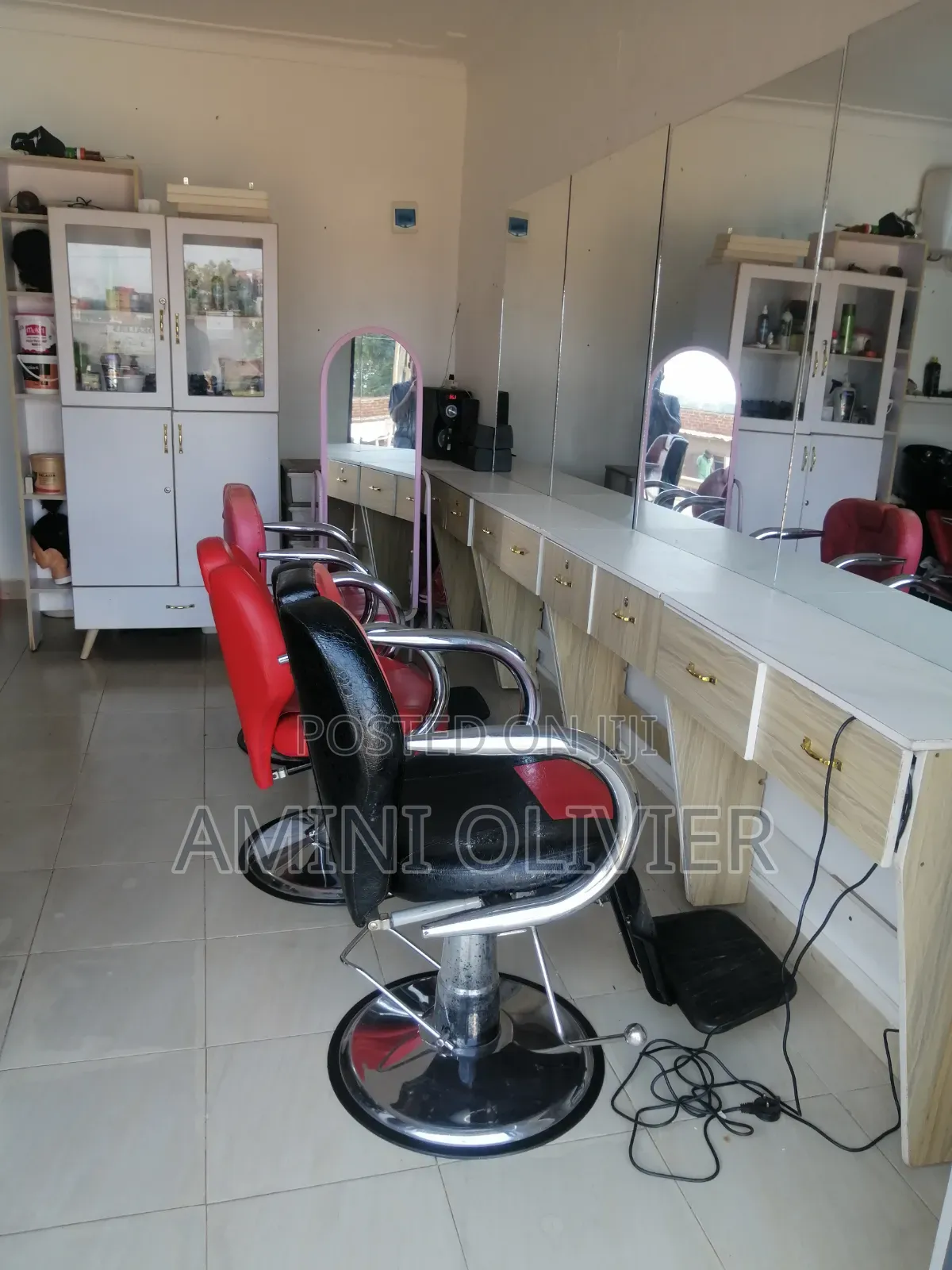 Unisex Salon