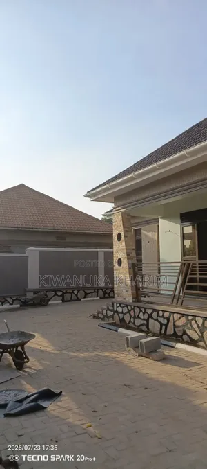 Furnished 3bdrm Bungalow in Kiwanuka Kharim, Wakiso / Wakiso for sale