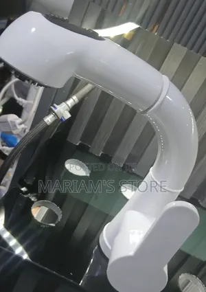 Multifunctional Hot Water Mixer Used in Salons for Washing Hair.