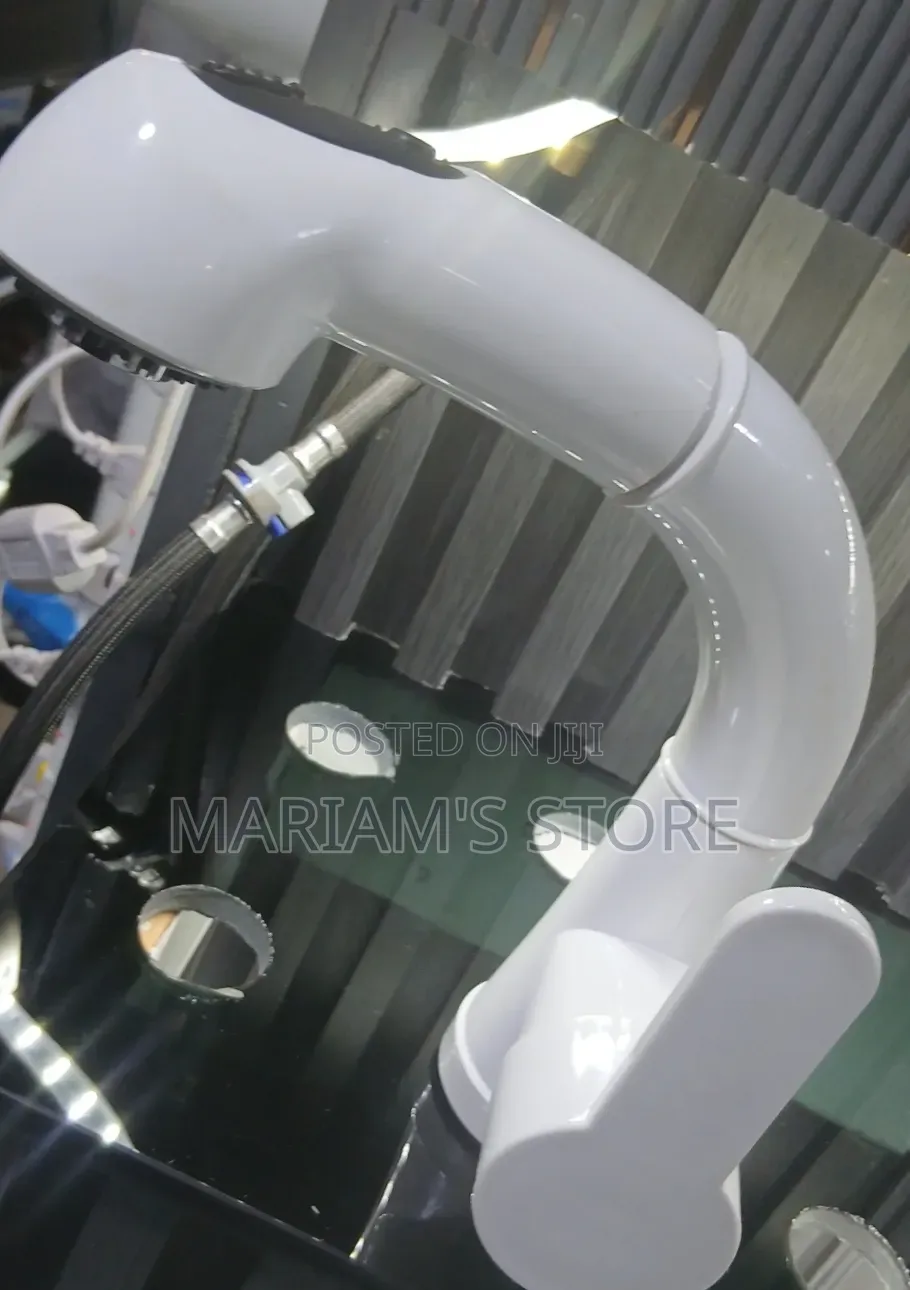 Multifunctional Hot Water Mixer Used in Salons for Washing Hair.