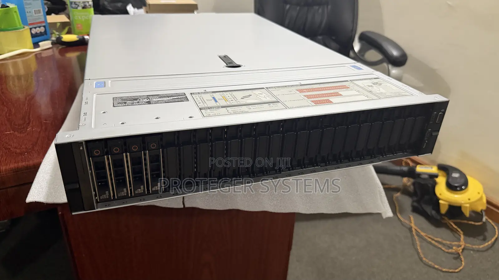 Server Dell PowerEdge R740xd 32GB Intel Xeon HDD+SSD 6T