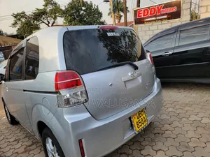 Toyota Spade 2013 Silver