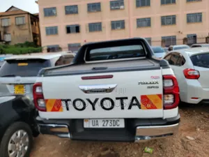Toyota Hilux 2022 White