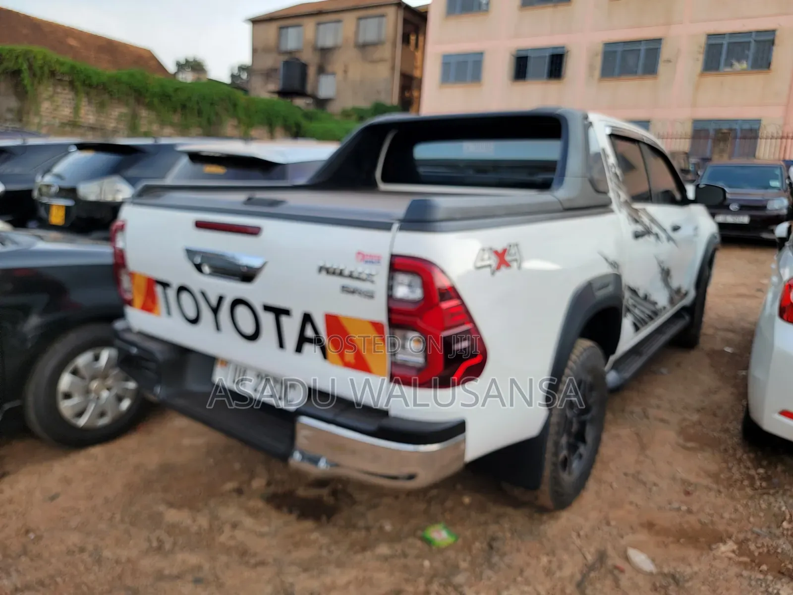 Toyota Hilux 2022 White