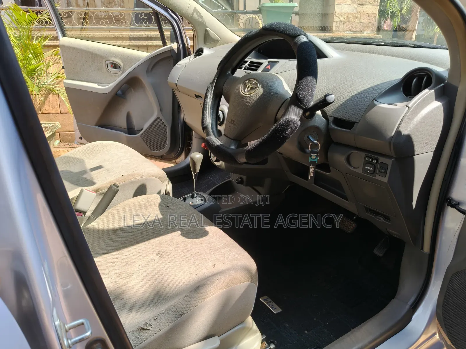 Toyota Vitz 2009 Beige