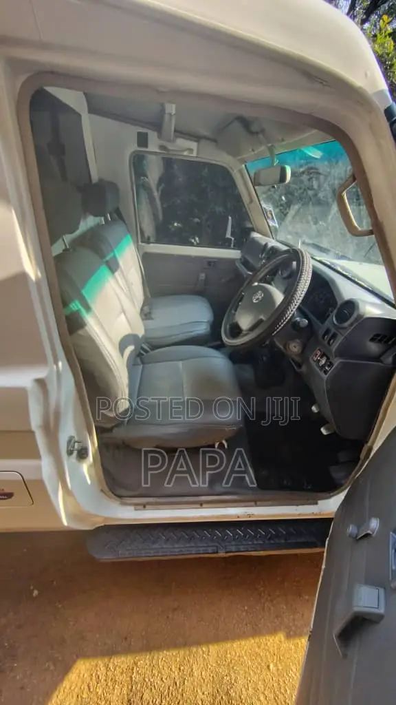Toyota Land Cruiser 2014 White
