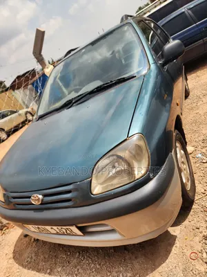 Toyota Raum 2000 Green