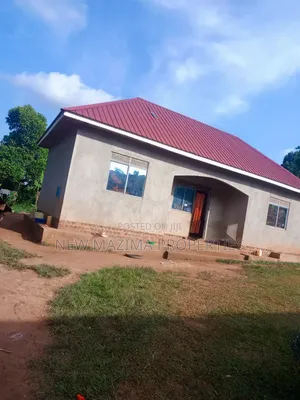 2bdrm House in Kitende Ntebe Rd, Central Division for sale