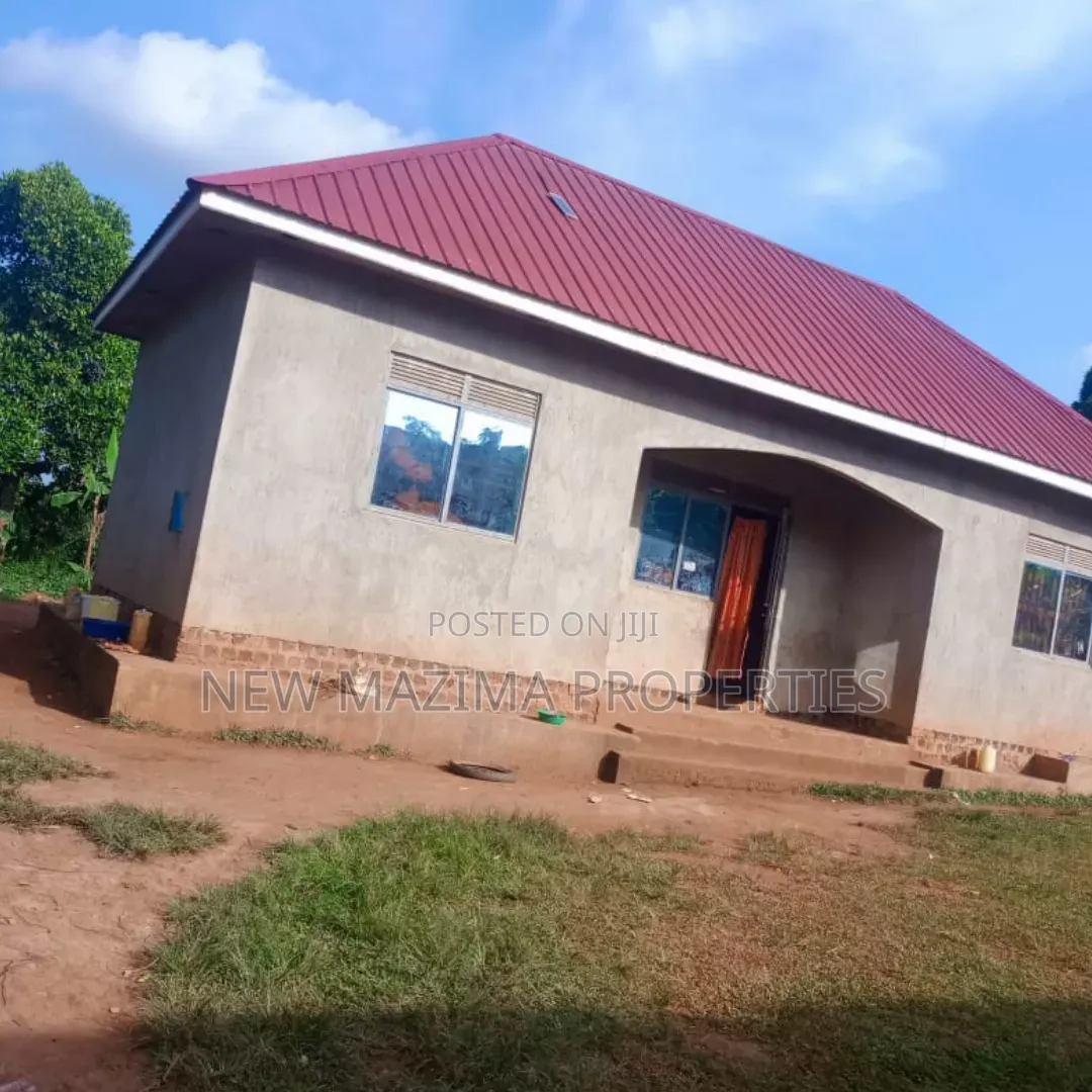 2bdrm House in Kitende Ntebe Rd, Central Division for sale