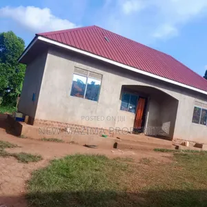 2bdrm House in Kitende Ntebe Rd, Central Division for sale