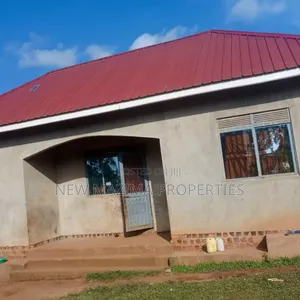 2bdrm House in Kitende Ntebe Rd, Central Division for sale