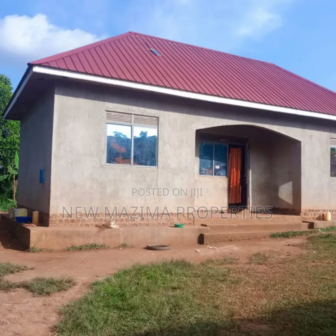 2bdrm House in Kitende Ntebe Rd, Central Division for sale