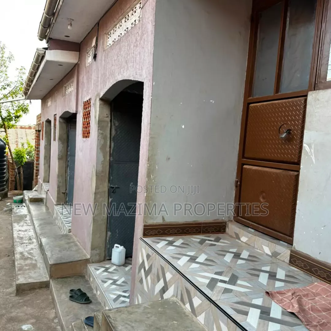 5bdrm House in Matuga Town, Central Division for sale