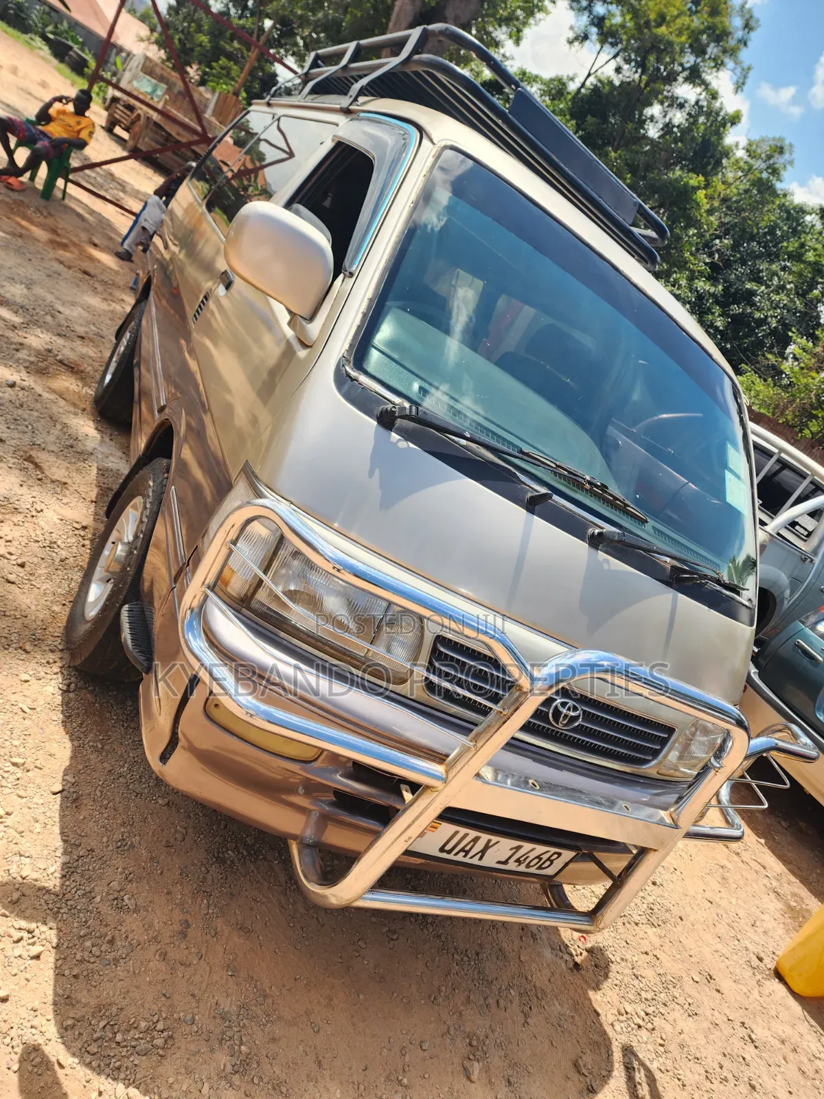 Toyota HiAce 1999 Gold