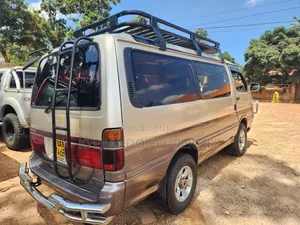 Toyota HiAce 1999 Gold