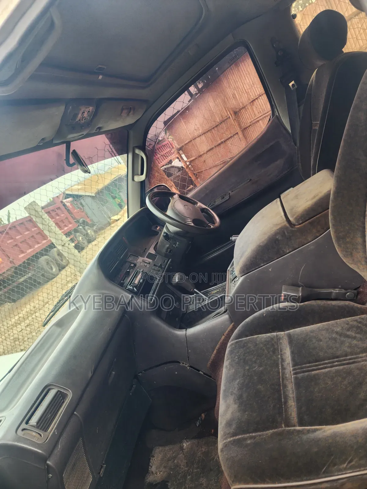 Toyota HiAce 1999 Gold