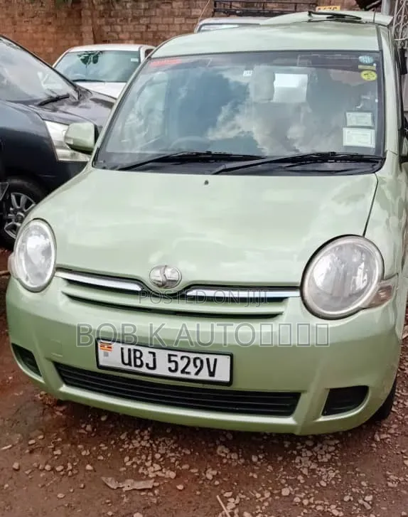 Toyota Sienta 2007 Green