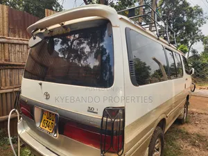 Toyota HiAce 1999 White