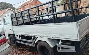Isuzu ELF Truck