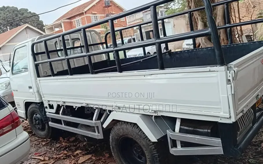 Isuzu ELF Truck