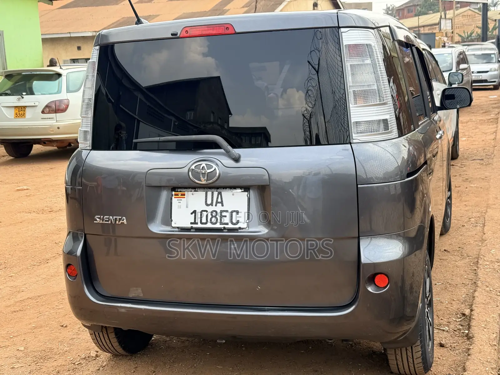 Toyota Sienta 2012 Gray