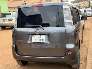 Toyota Sienta 2012 Gray