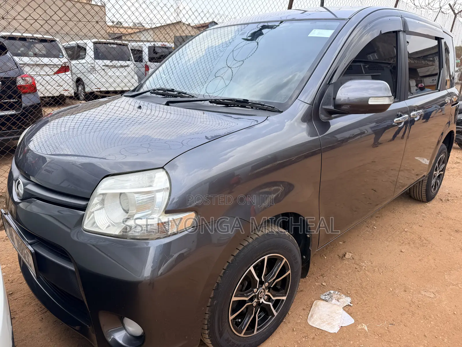 Toyota Sienta 2012 Gray