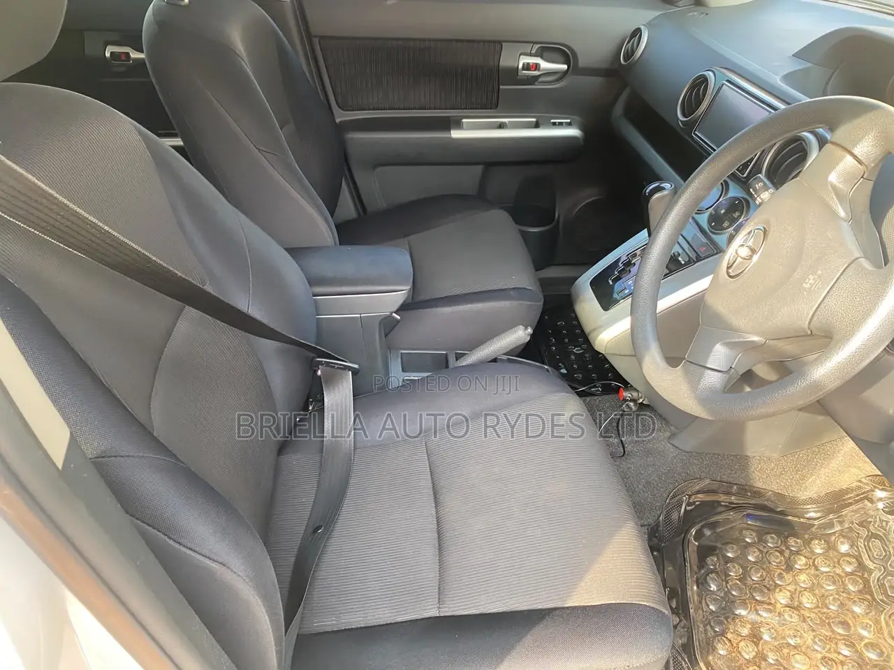Toyota Corolla Rumion 2011 White