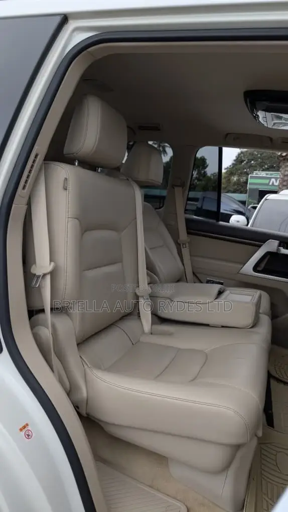 Toyota Land Cruiser Prado 2018 White