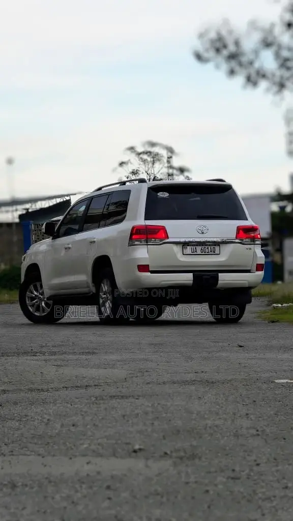 Toyota Land Cruiser Prado 2018 White