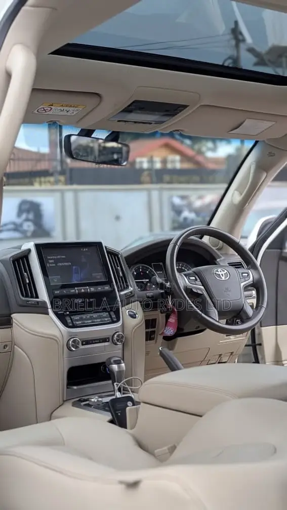 Toyota Land Cruiser Prado 2018 White