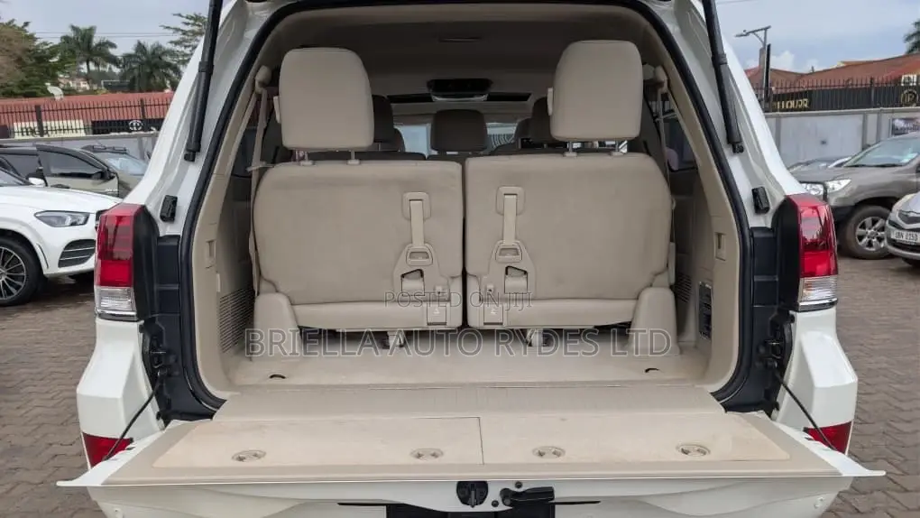 Toyota Land Cruiser Prado 2018 White
