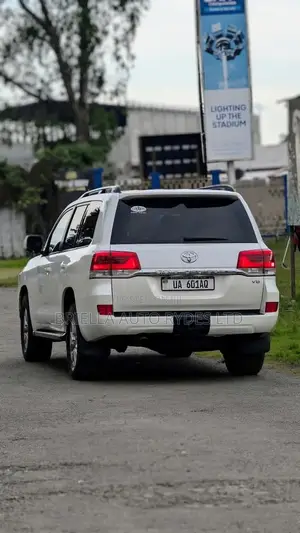 Toyota Land Cruiser Prado 2018 White