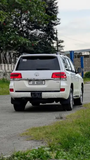 Toyota Land Cruiser Prado 2018 White