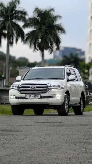 Toyota Land Cruiser Prado 2018 White