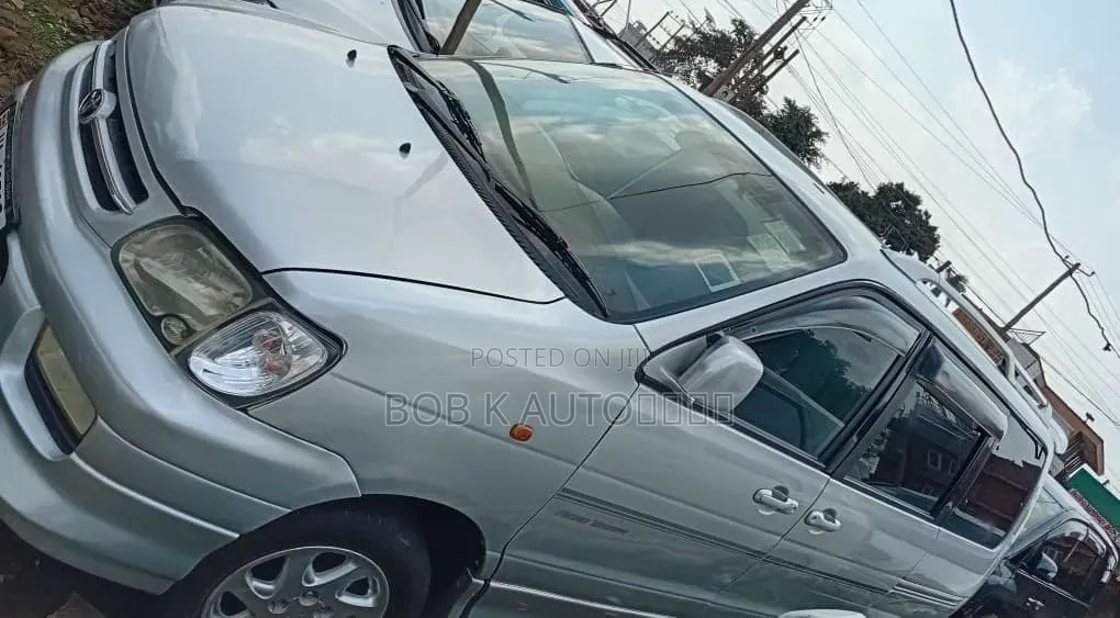 Toyota Noah 2001 Silver