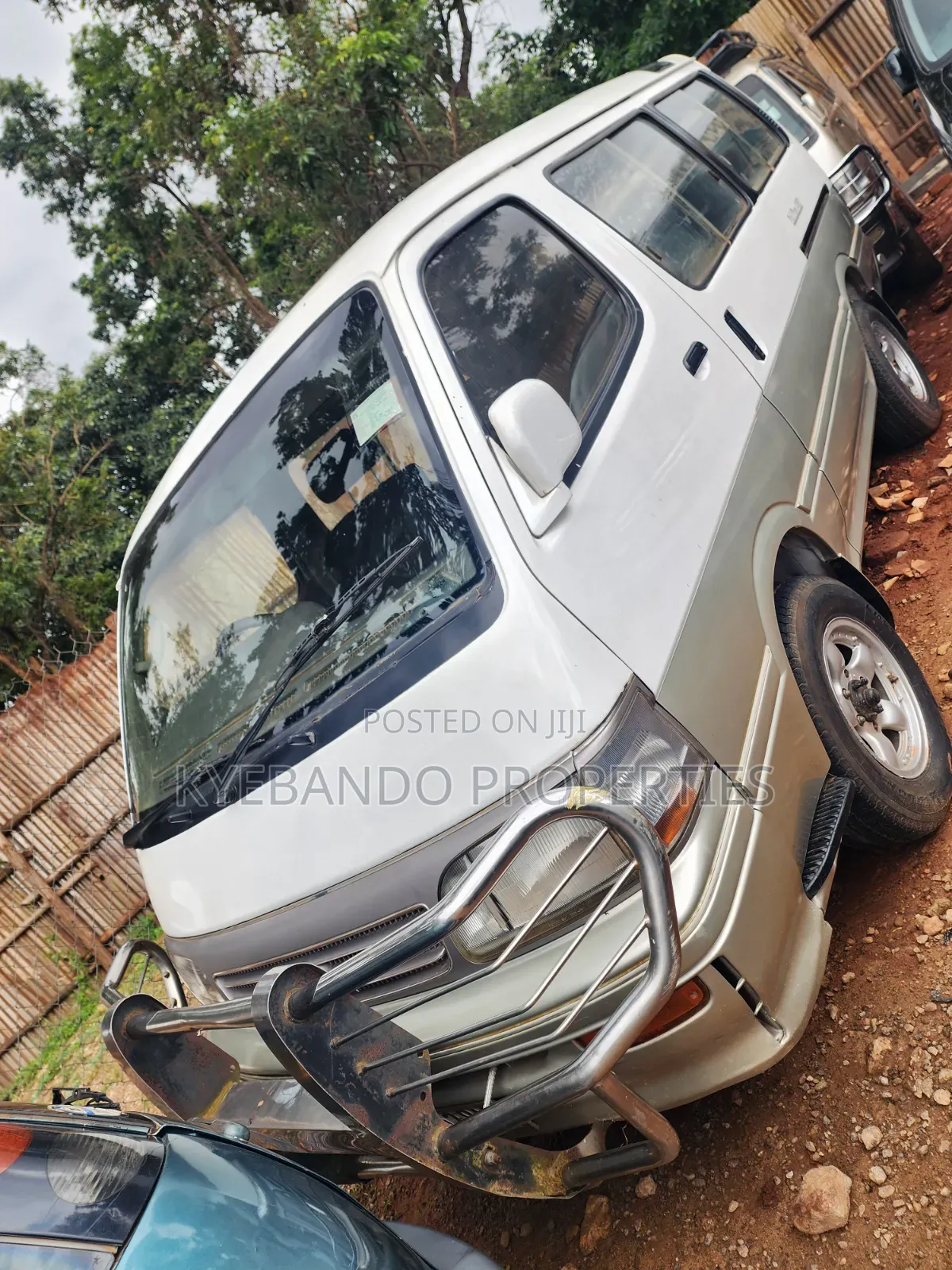 Toyota HiAce 1999 White