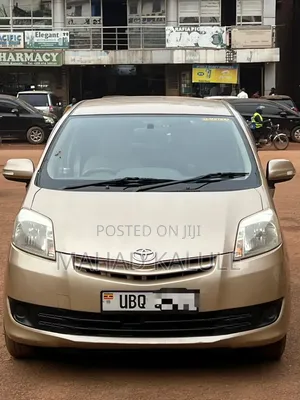 Toyota Passo Sette 2010 Gold