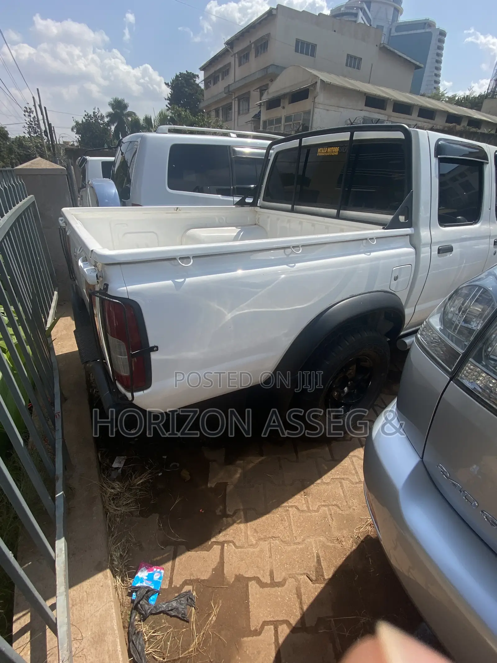 Nissan Hardbody 2008 White