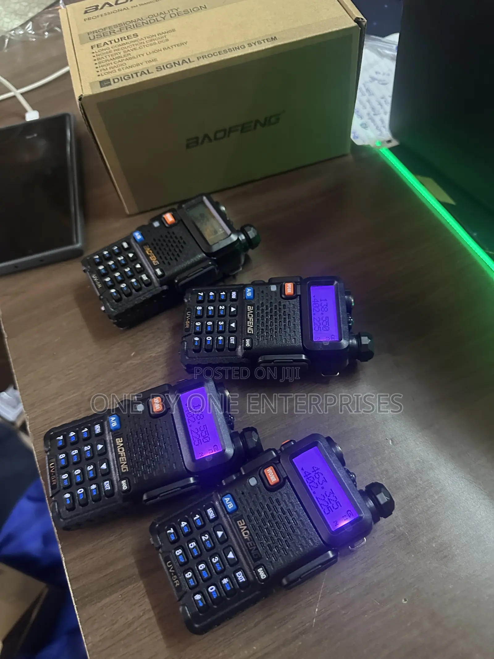 Pair of BaoFeng UV-5R Dual-Band Handheld Radio Call Transreceiver