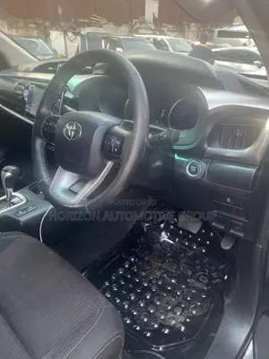 Toyota Hilux SR5 4x4 2018 Black