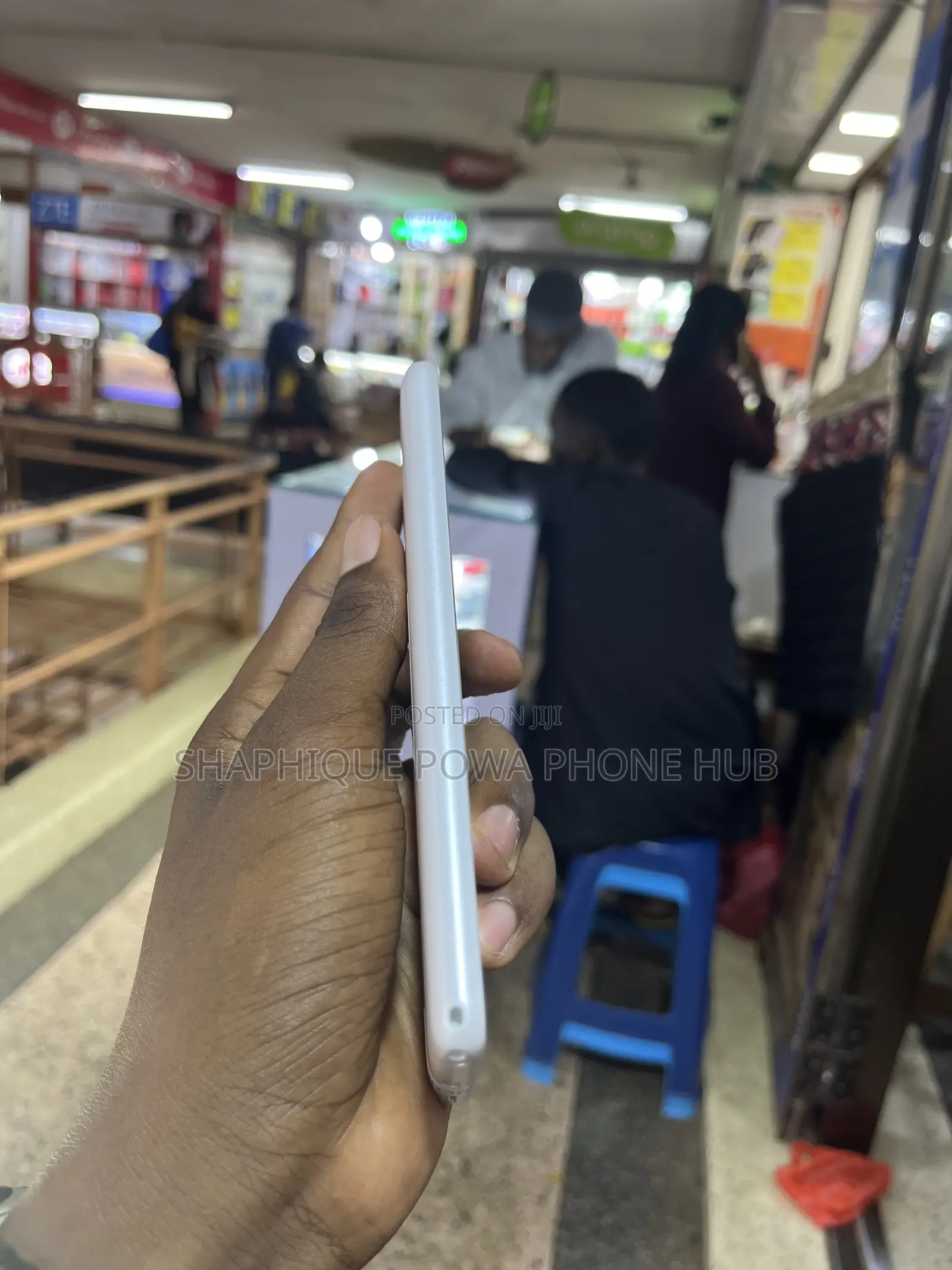Fujitsu Arrow Be3 F-02L 32 GB White