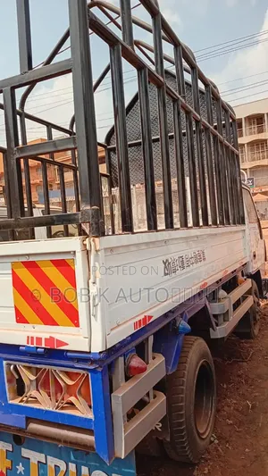 Mitsubishi Canter 1992 White