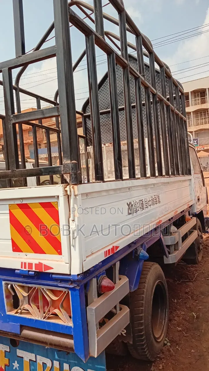 Mitsubishi Canter 1992 White