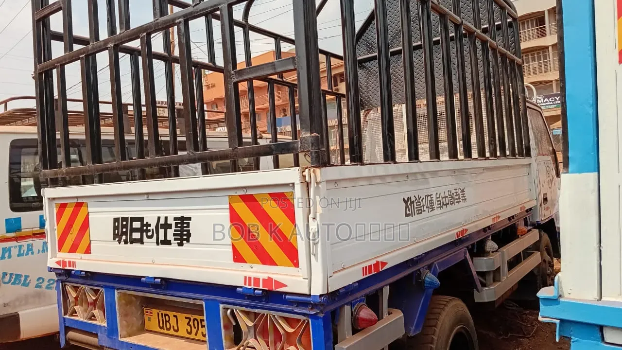 Mitsubishi Canter 1992 White