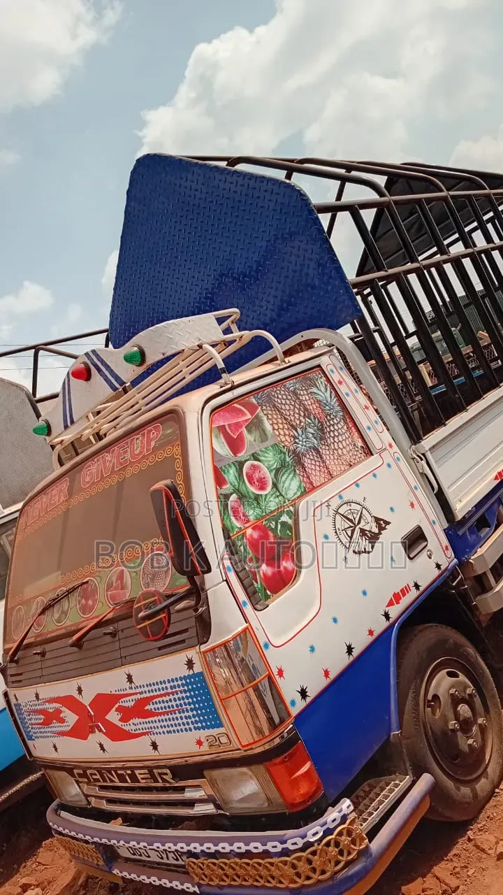 Mitsubishi Canter 1992 White