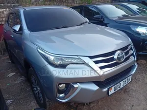 Toyota Fortuner 2.4 D AWD 2015 Silver