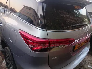 Toyota Fortuner 2.4 D AWD 2015 Silver