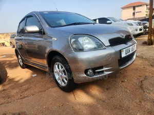 Toyota Vitz 2003 Silver