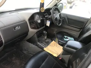 Mitsubishi Pajero 2001 Silver